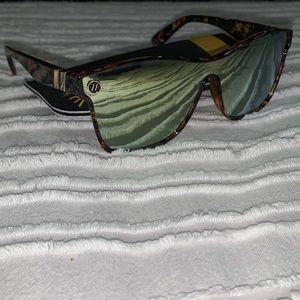 Austin keen blenders sunglasses with case never worn